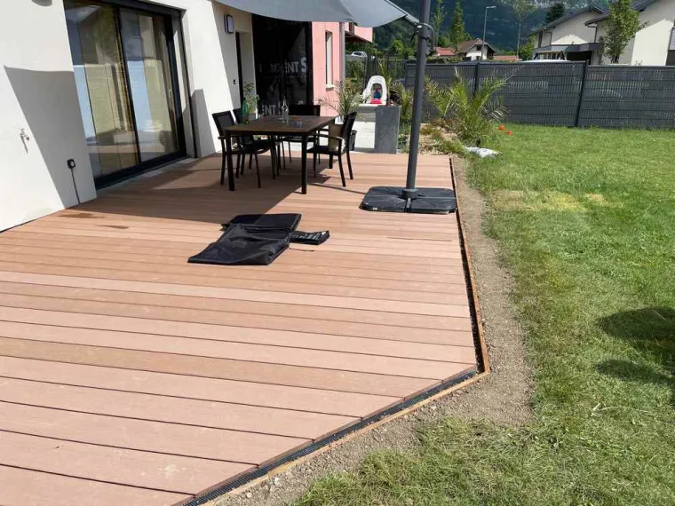 Pose d’une terrasse en bois, Annecy, TERR'PAYSAGE